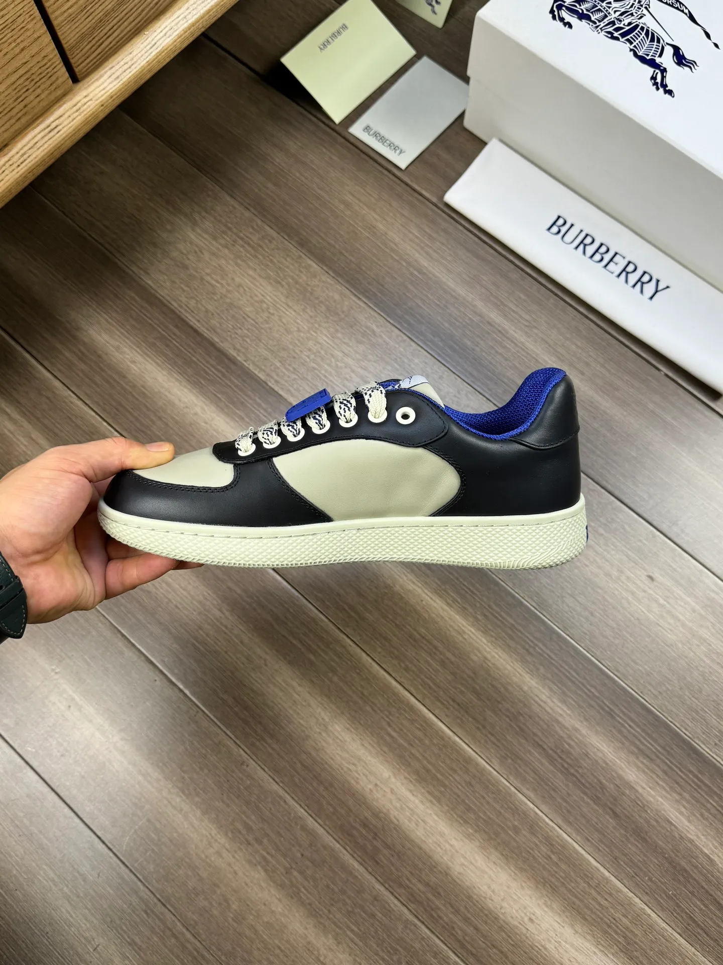 P420 [BURBERRY] Burberry - Upper: imported 🔝 Napa calfskin, tongue brand cloth label - Inner lining: canvas lining - Outsole: rubber; two-color molded outsole - Super high quality control, fine workmanship: highlighted (high-end, extravagance, grade) -Size: 38-44 (Male 45, can be customized)